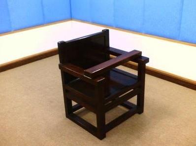 审讯室的专用椅子叫什么，审讯椅有很大的安全防范功能